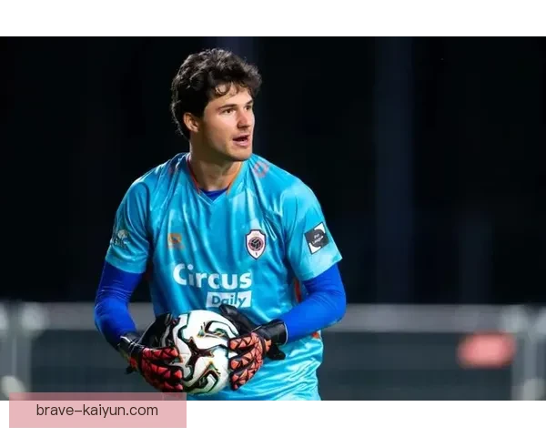 库尔图瓦青训成长历程解析：从根特少年到世界级门将